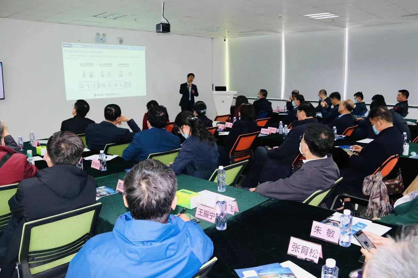 【企业新闻】热烈欢迎省委党校74期进修领导班莅临鸿宇科技参观指导，共议“数字化转型与工业互联网赋能制造业”